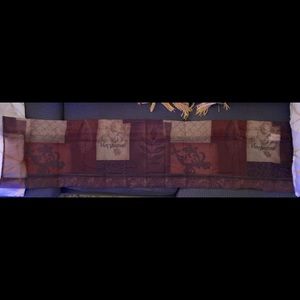 8 packages of valances